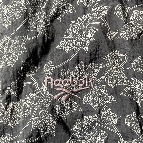 Vintage 90s Reebok Windbreaker jacket Floral leaves Size S Unisex Black Retro - Picture 5 of 7